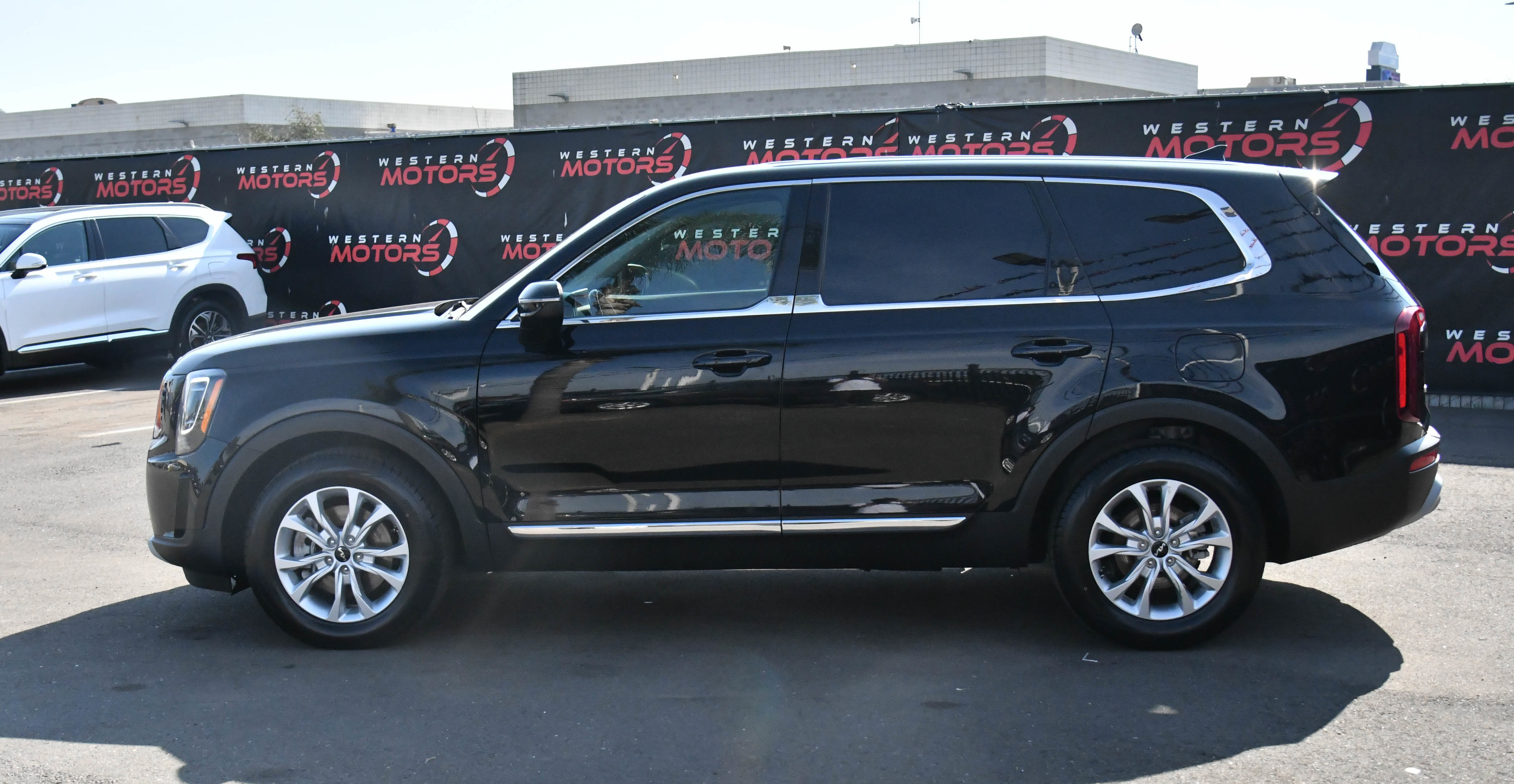 Used 2022 Kia Telluride LX image 4