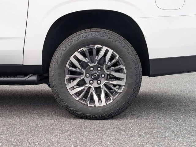 New 2026 Chevrolet Suburban Z71 image 10
