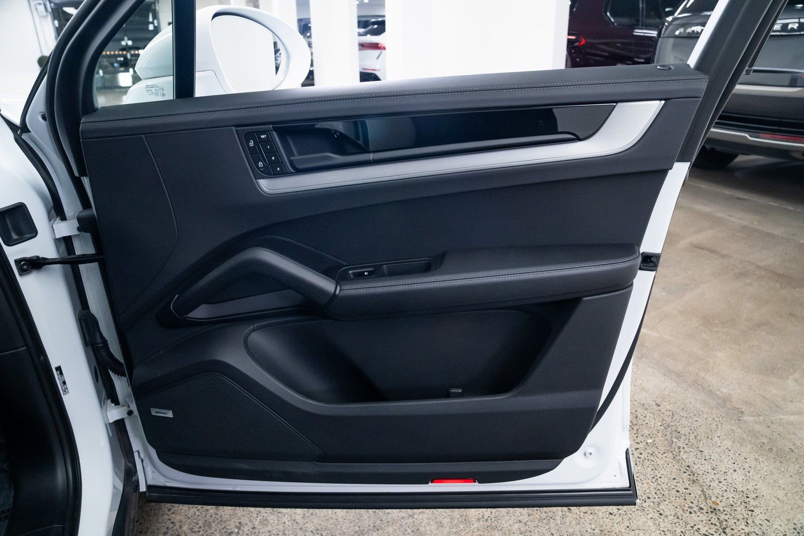 Used 2024 Porsche Cayenne Turbo AWD/4WD image 28