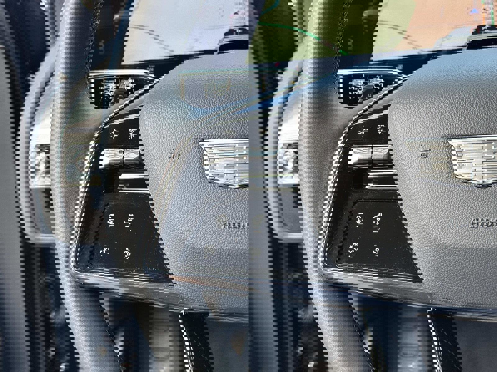 New 2025 Cadillac Lyriq Luxury image 32