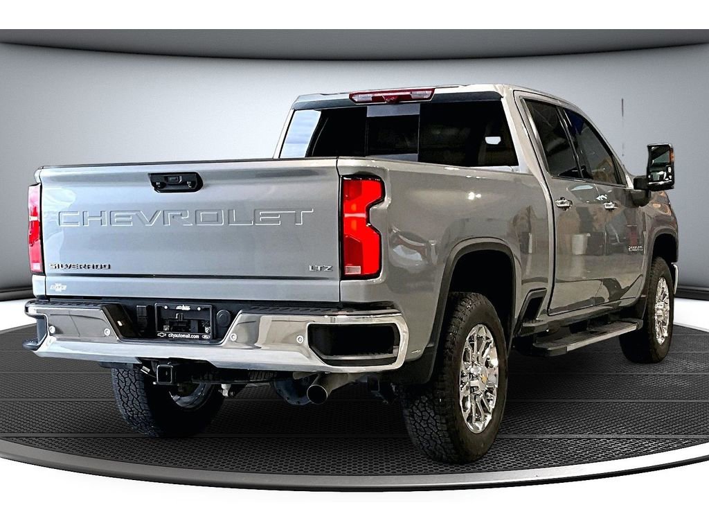 Used 2026 Chevrolet Silverado 2500 LTZ w/ LTZ Convenience Package AWD/4WD image 14