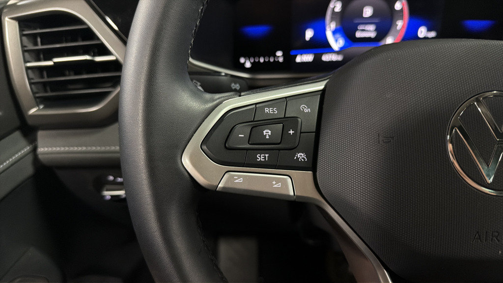 Certified 2025 Volkswagen Taos SE AWD/4WD image 31