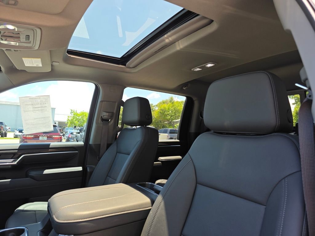 Used 2025 GMC Sierra 3500 SLT w/ SLT Convenience Package AWD/4WD image 21