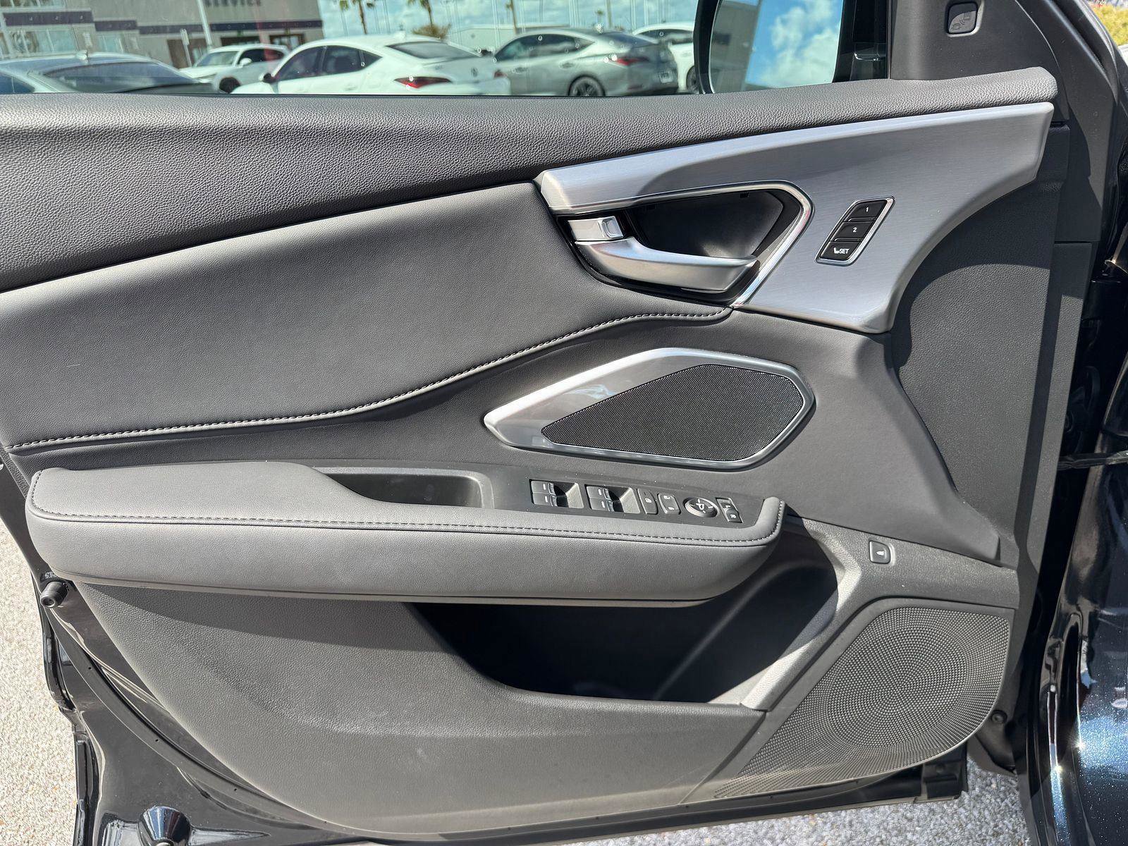 Used 2024 Acura RDX SH-AWD image 7