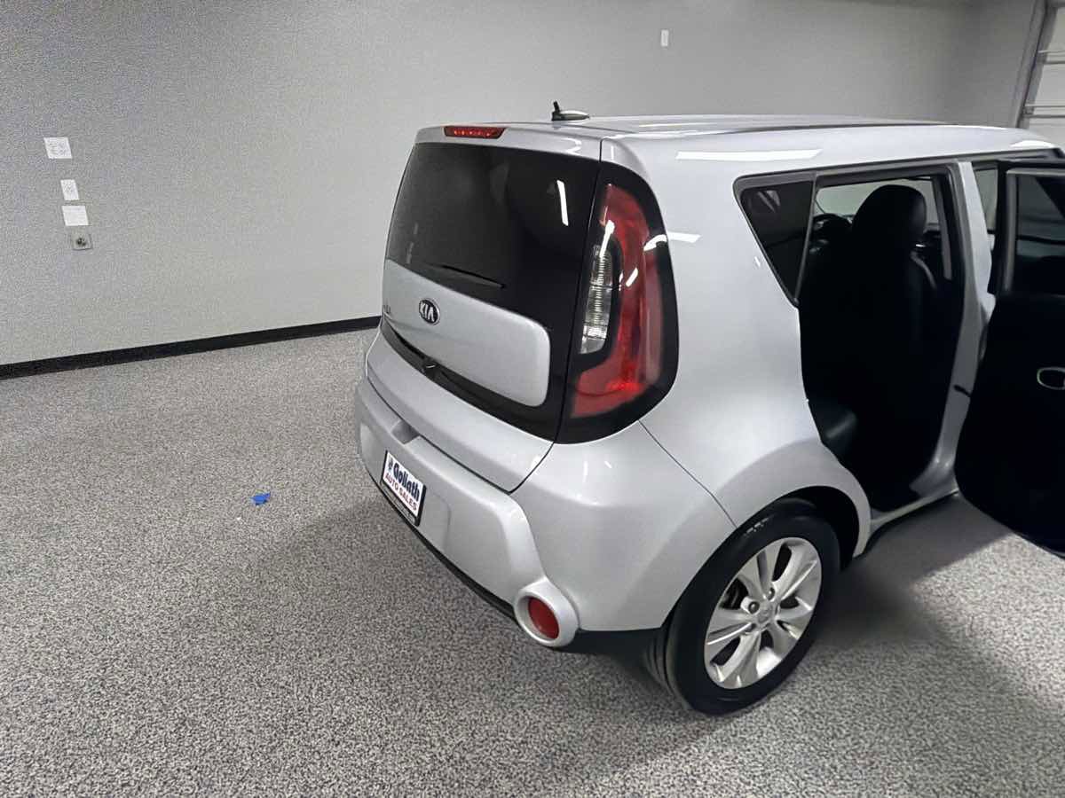Used 2016 Kia Soul ! FWD image 25