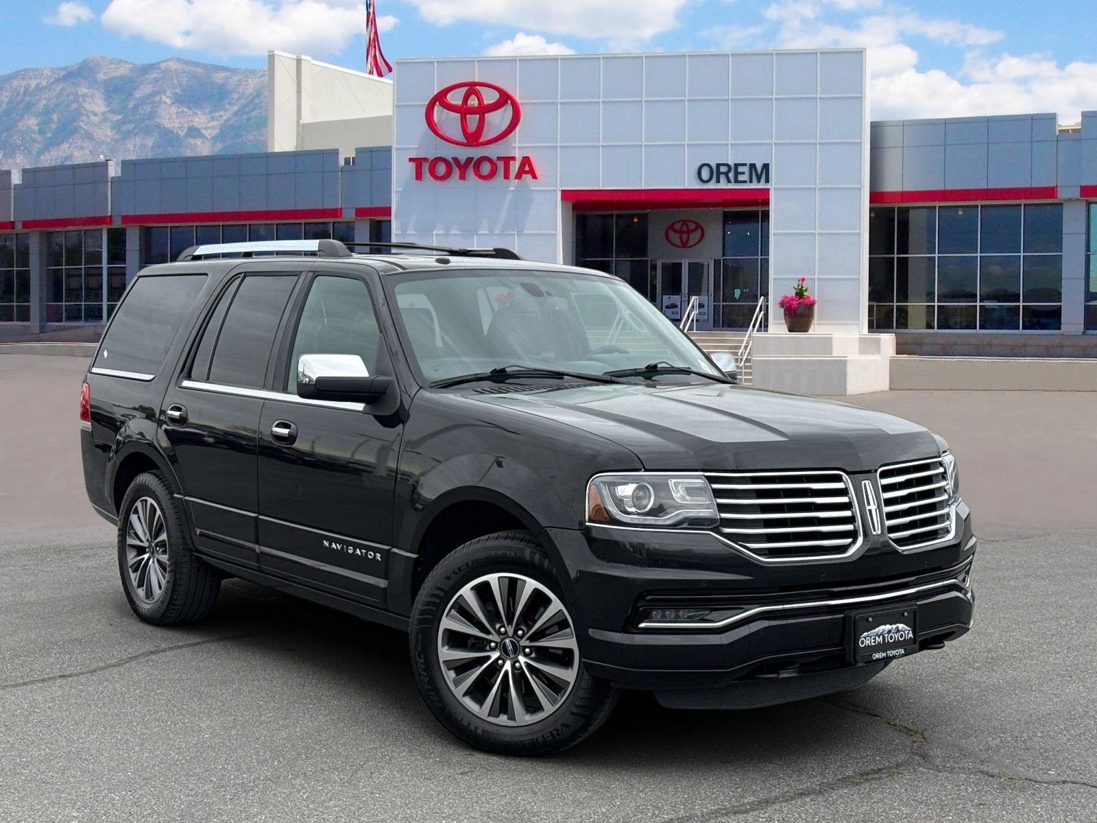 Used 2015 Lincoln Navigator 4WD image 1