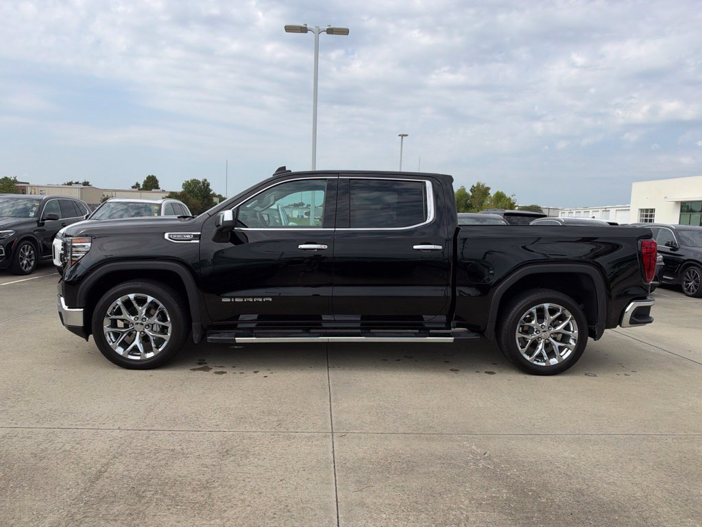 Used 2022 GMC Sierra 1500 SLT w/ SLT Premium Plus Package RWD image 2