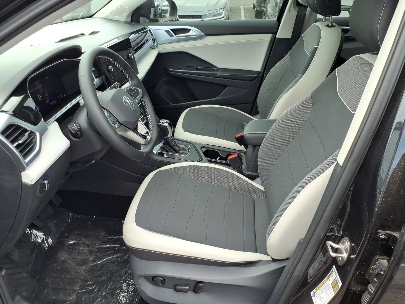 New 2026 Volkswagen Taos SE FWD image 11