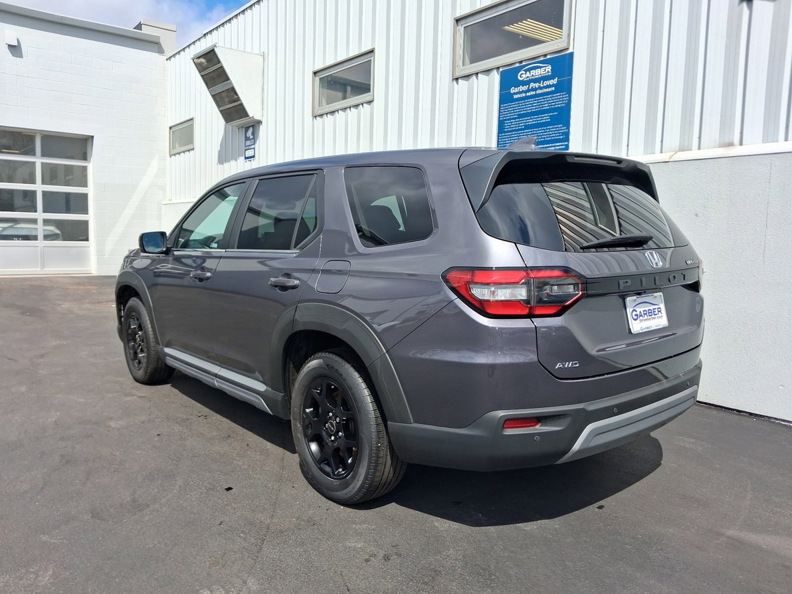 Used 2024 Honda Pilot EX-L image 3