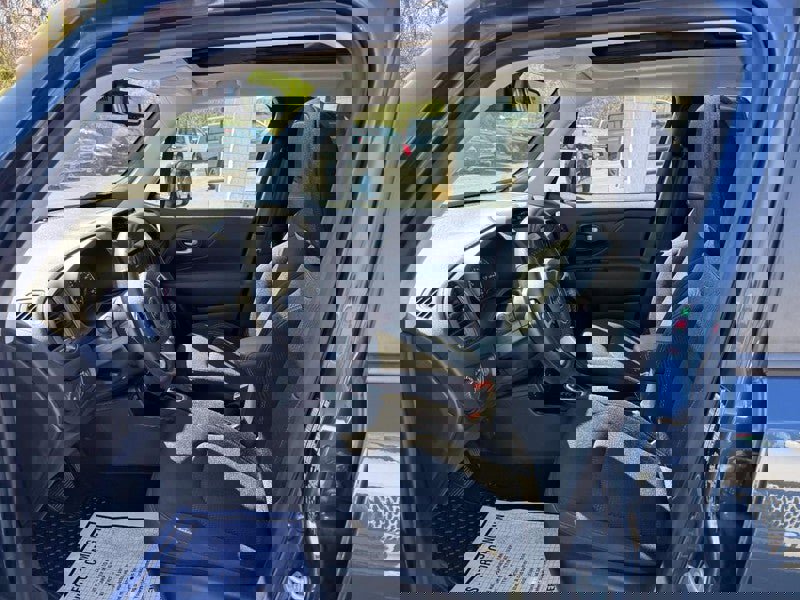 Used 2023 Jeep Renegade Altitude w/ Sun/Sound Group AWD/4WD image 17