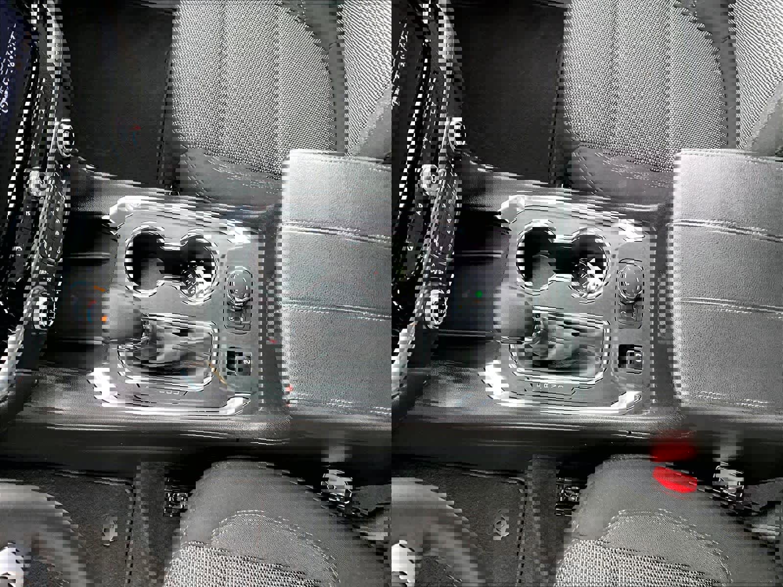 Used 2023 Chevrolet Traverse LT w/ Midnight/Sport Edition image 20