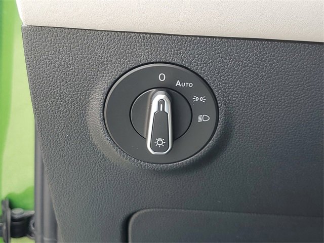 New 2025 Volkswagen Taos SE image 23