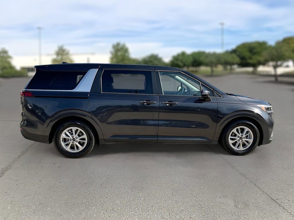 Used 2024 Kia Carnival LX image 7