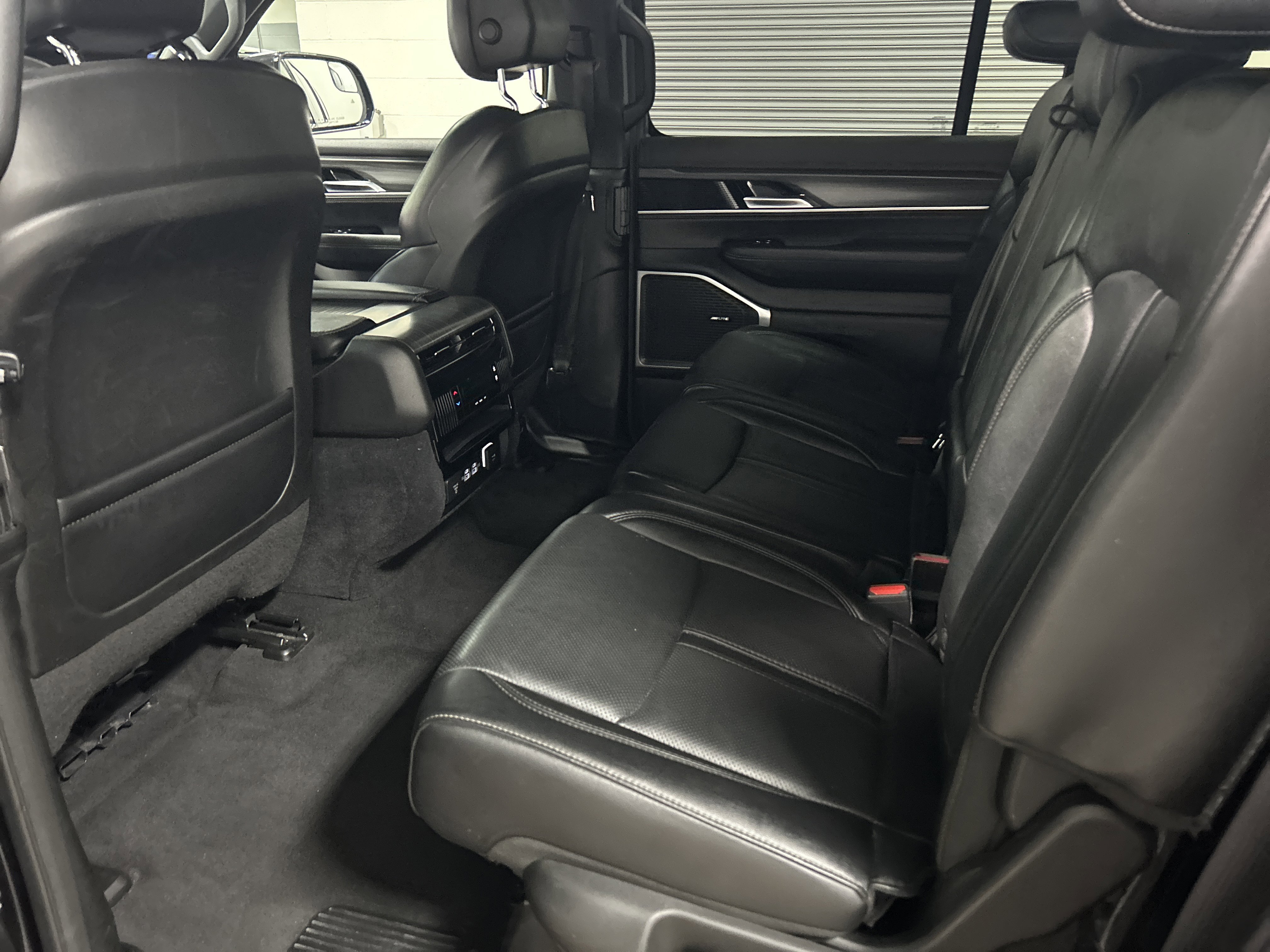 Used 2023 Jeep Wagoneer L Series II AWD/4WD image 27