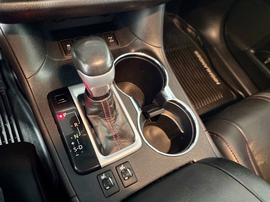 Used 2019 Toyota Highlander SE AWD/4WD image 16