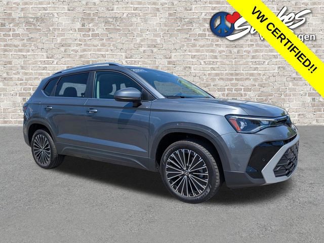 Used 2025 Volkswagen Taos SE image 2