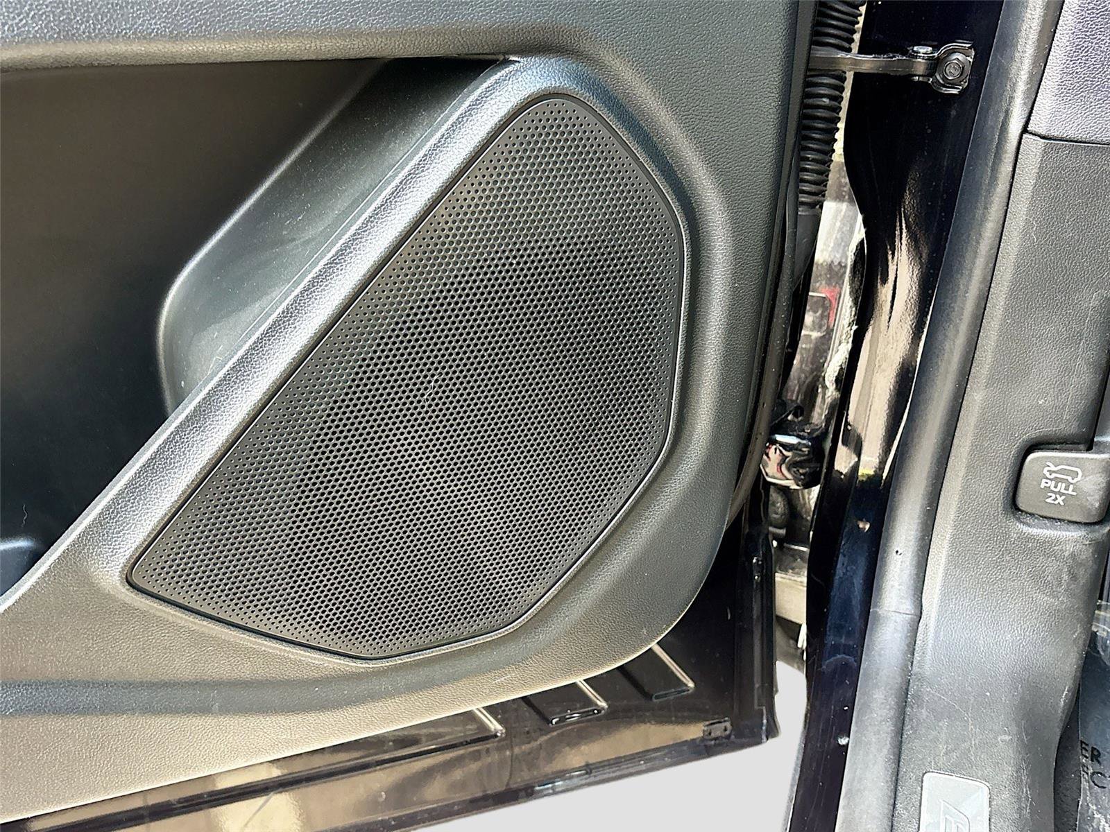 Used 2020 Ford Explorer Limited image 20