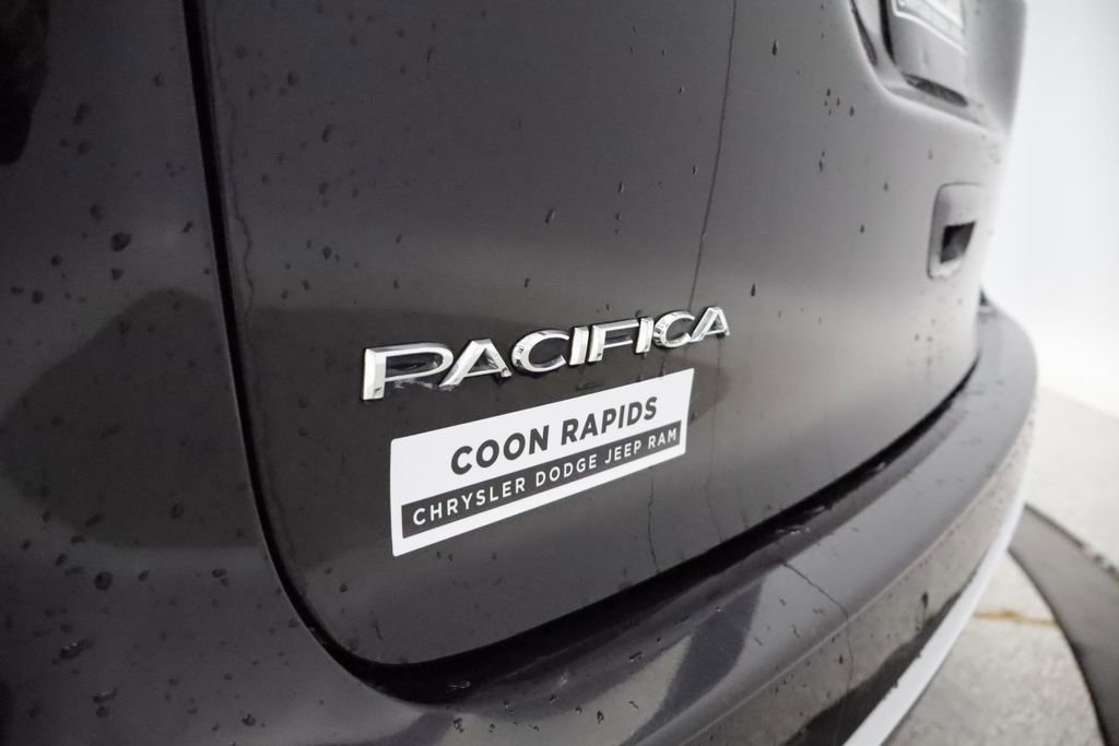 Certified 2023 Chrysler Pacifica Touring-L FWD image 18