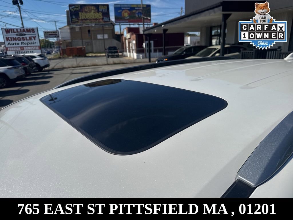 Used 2022 Honda Pilot Touring image 11