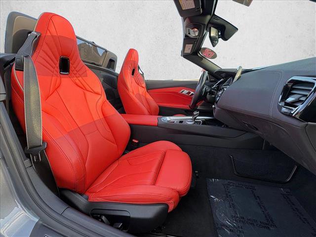 Used 2025 BMW Z4 sDrive30i w/ Premium Package image 17