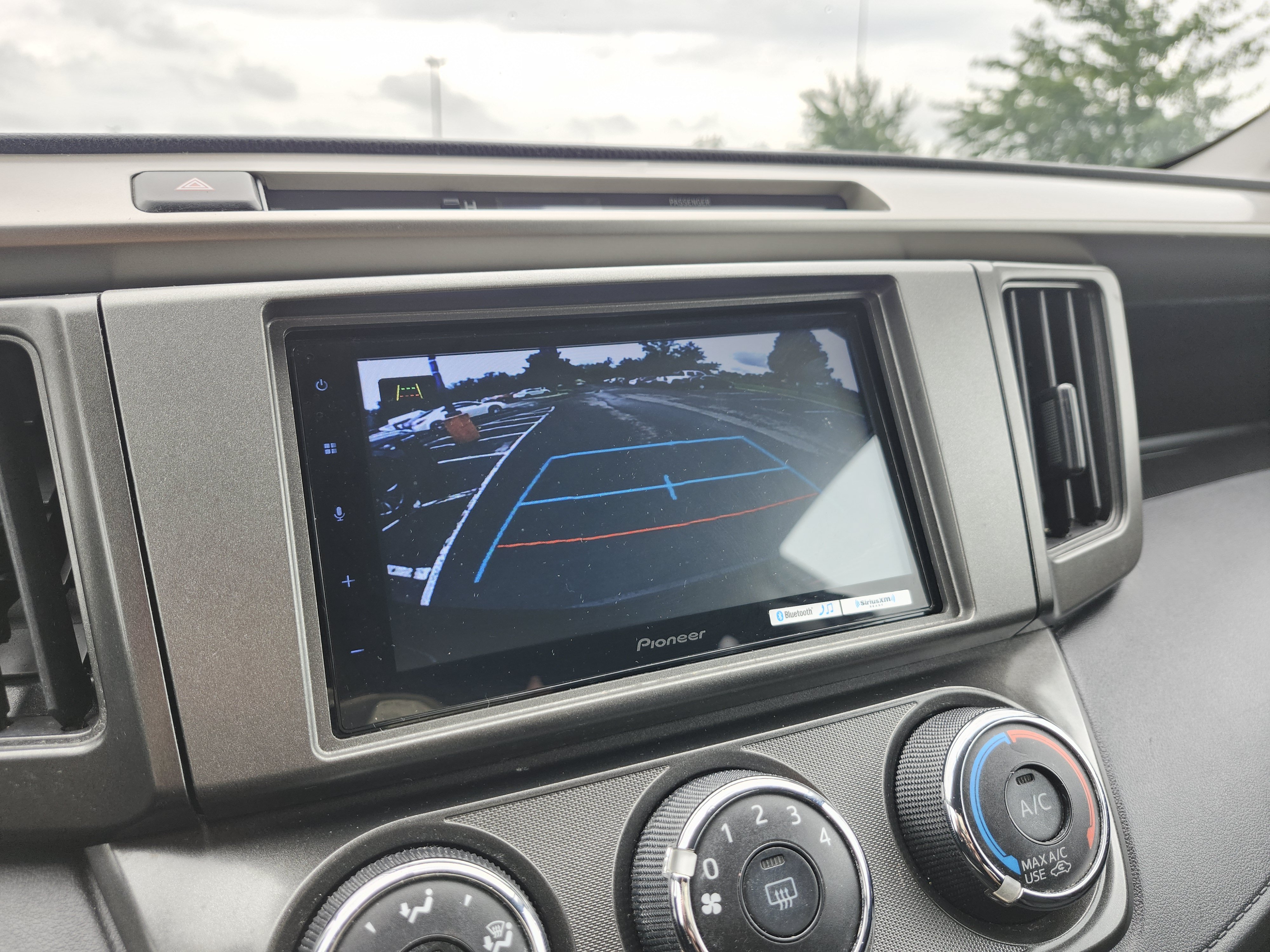 Used 2015 Toyota RAV4 LE FWD image 2