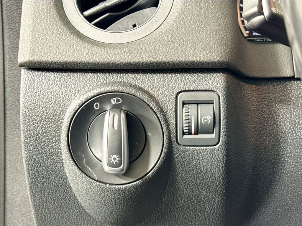 Used 2017 Volkswagen Tiguan Limited w/ Premium Package image 10