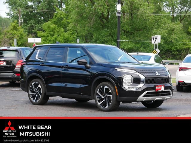 Used 2024 Mitsubishi Outlander SE AWD/4WD image 1