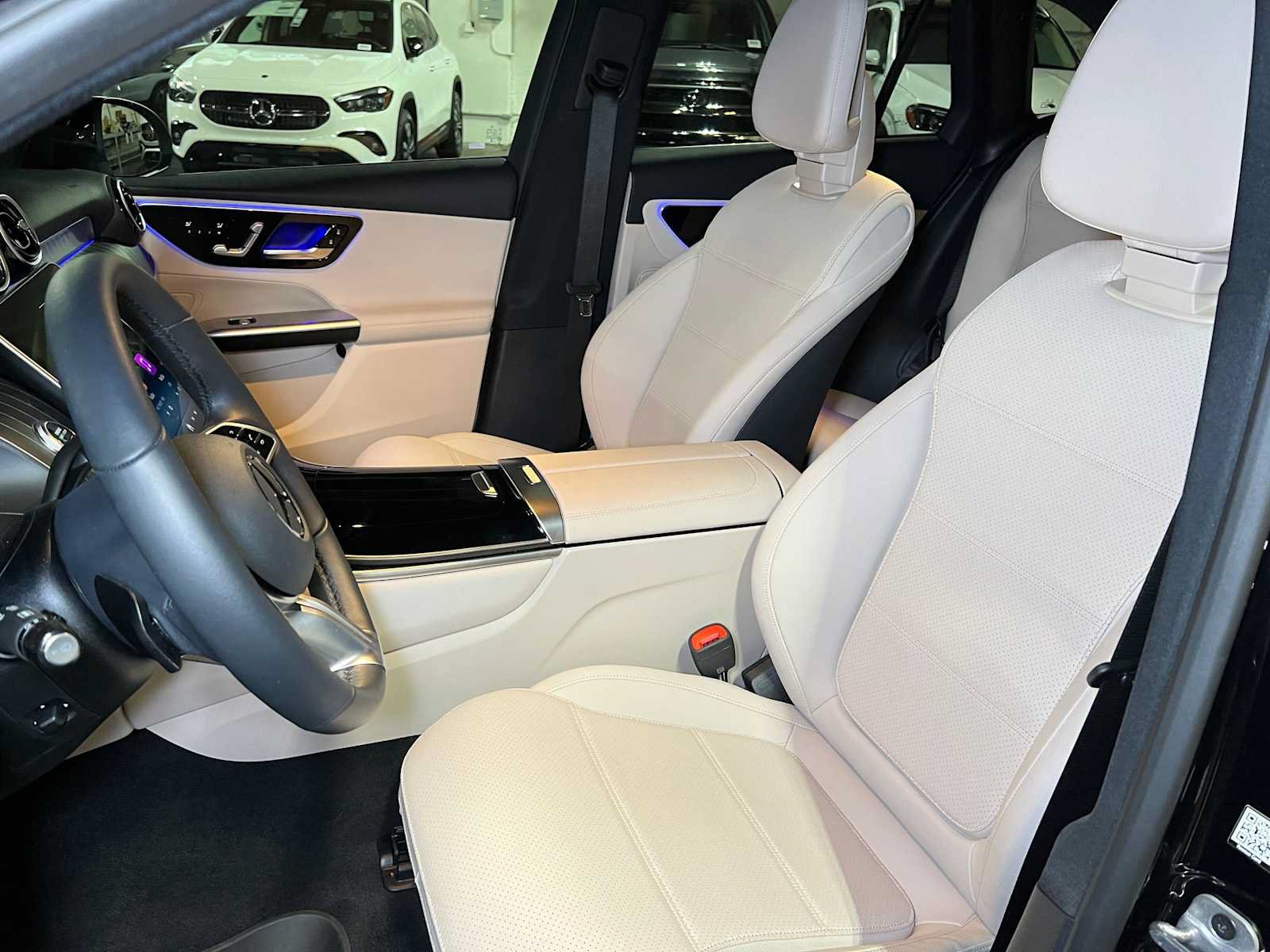 Used 2026 Mercedes-Benz GLC 300 4MATIC image 25