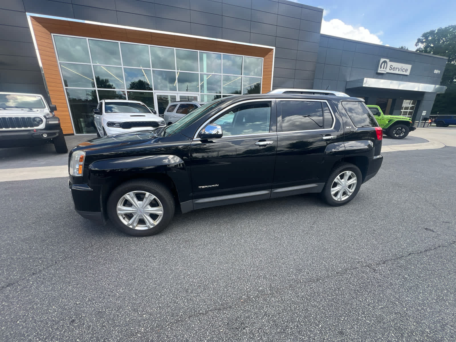 Used 2017 GMC Terrain SLT w/ Open Road Package AWD/4WD image 2