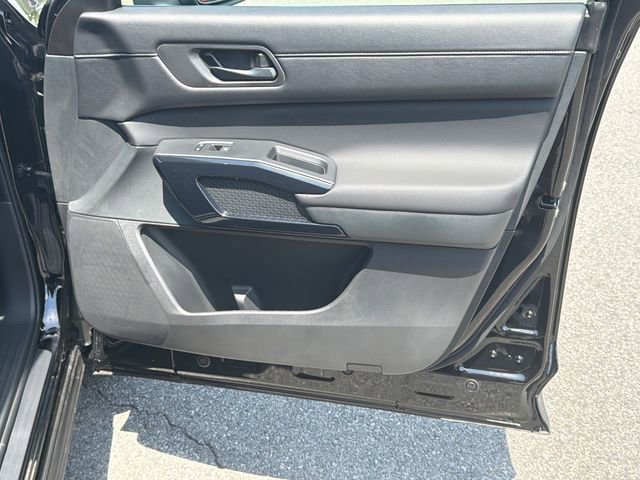 New 2026 Nissan Pathfinder SV w/ SV Premium Package FWD image 14