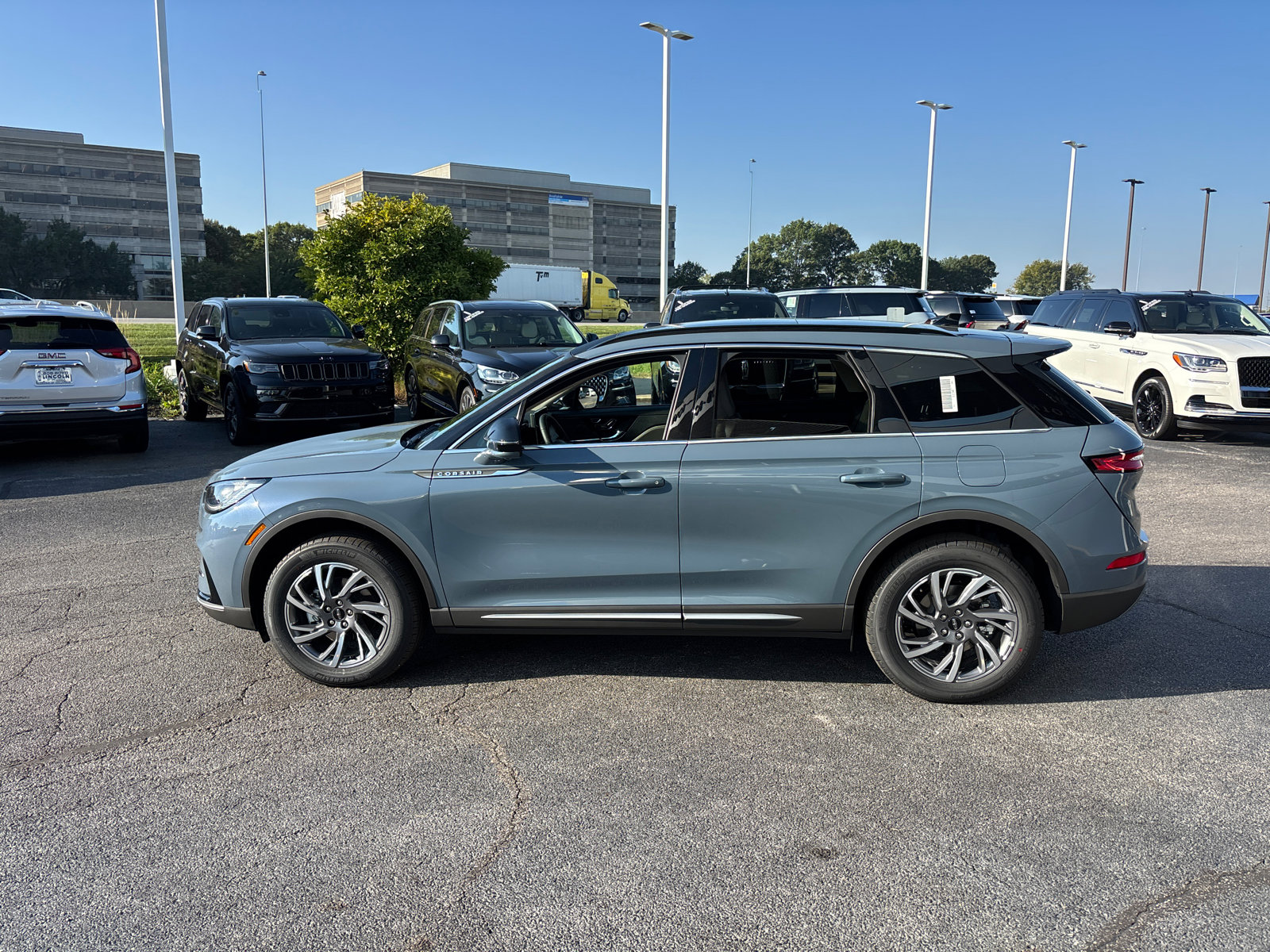 New 2026 Lincoln Corsair Premiere image 4