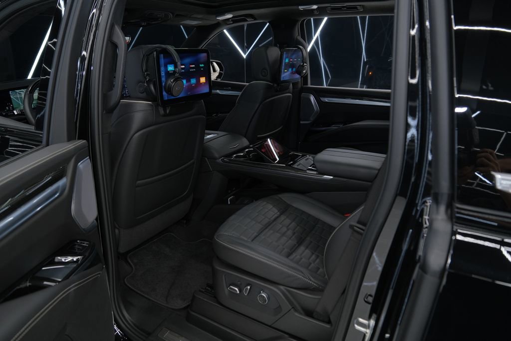 Used 2026 Cadillac Escalade ESV V AWD/4WD image 48