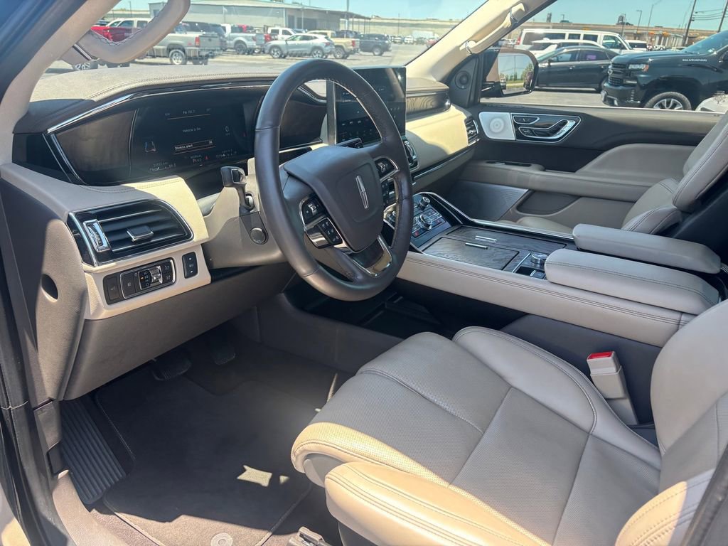 Used 2023 Lincoln Navigator Reserve AWD/4WD image 8
