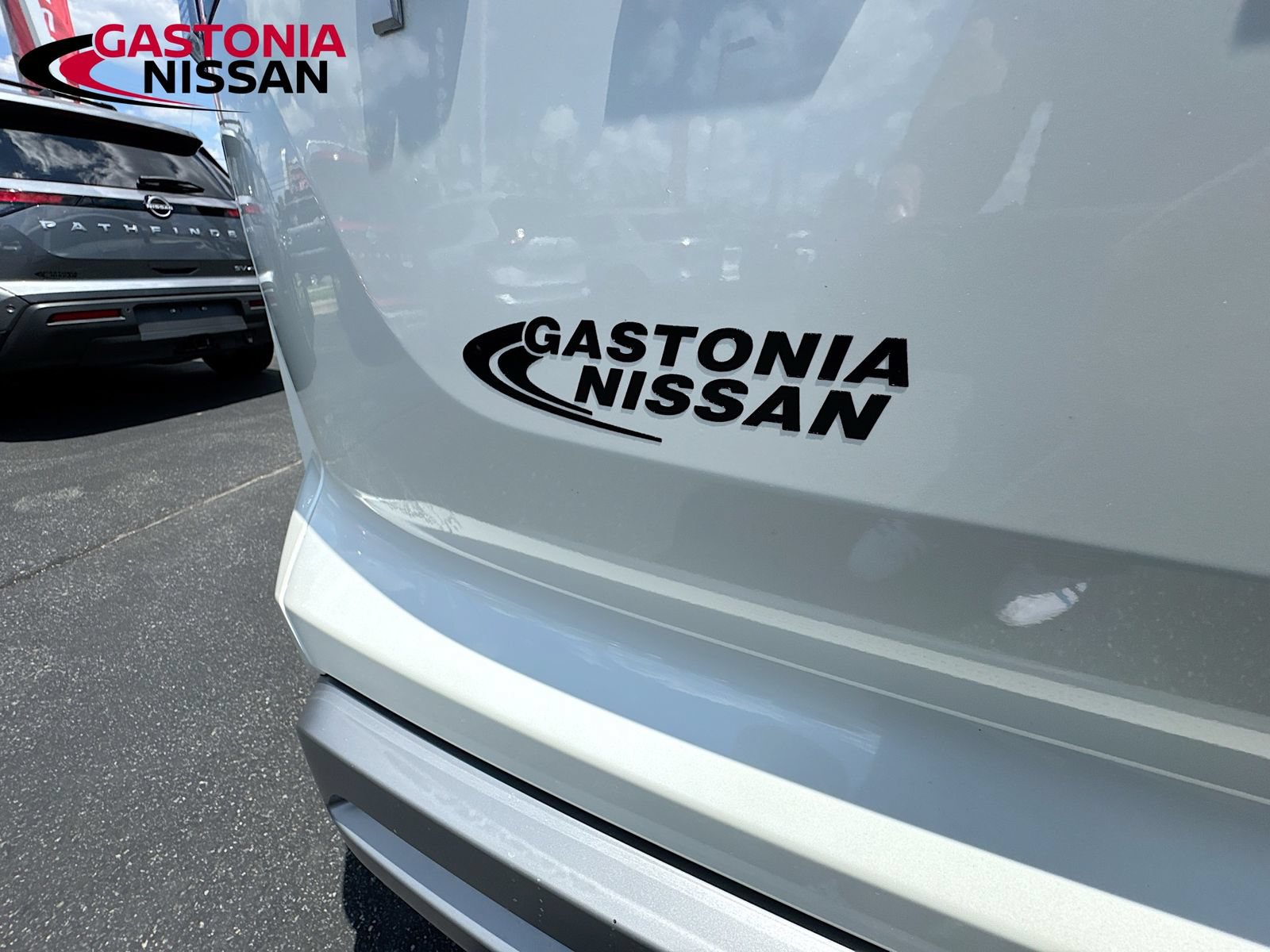 Used 2024 Nissan Pathfinder SL w/ SL Premium Package FWD image 45