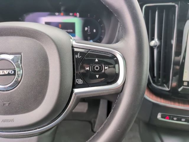 Used 2024 Volvo XC60 B5 Plus image 27