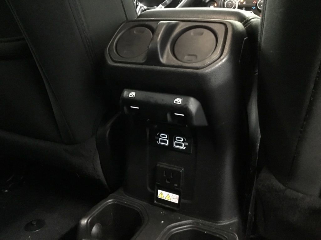 Used 2023 Jeep Wrangler Sahara image 19