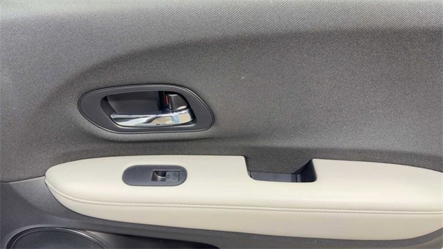 Used 2022 Honda HR-V LX image 12