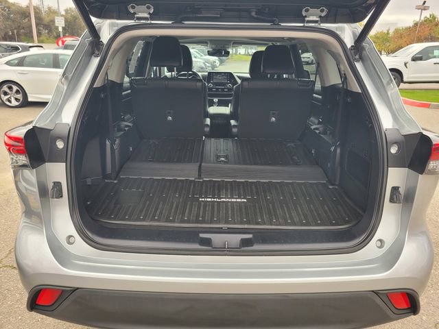 Used 2021 Toyota Highlander XLE image 8