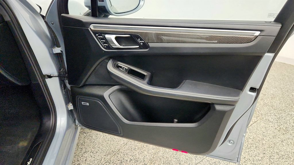 Used 2020 Porsche Macan Turbo AWD/4WD image 27