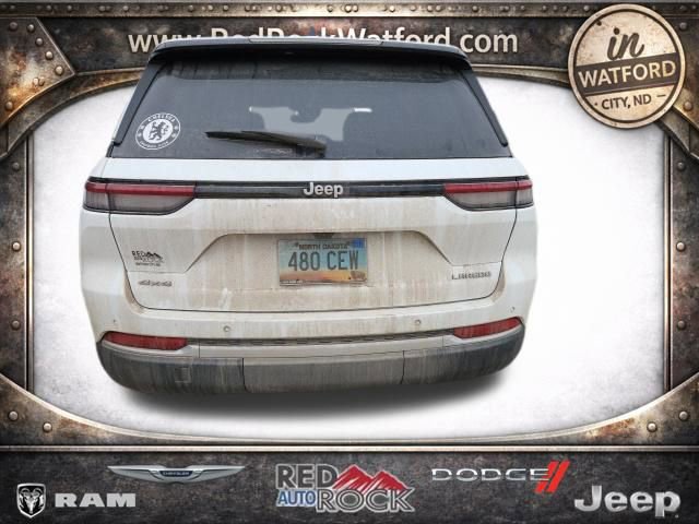 Used 2023 Jeep Grand Cherokee Laredo image 4
