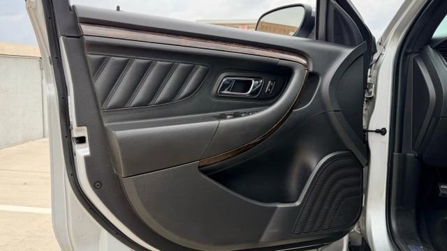 Used 2019 Ford Taurus Limited image 12