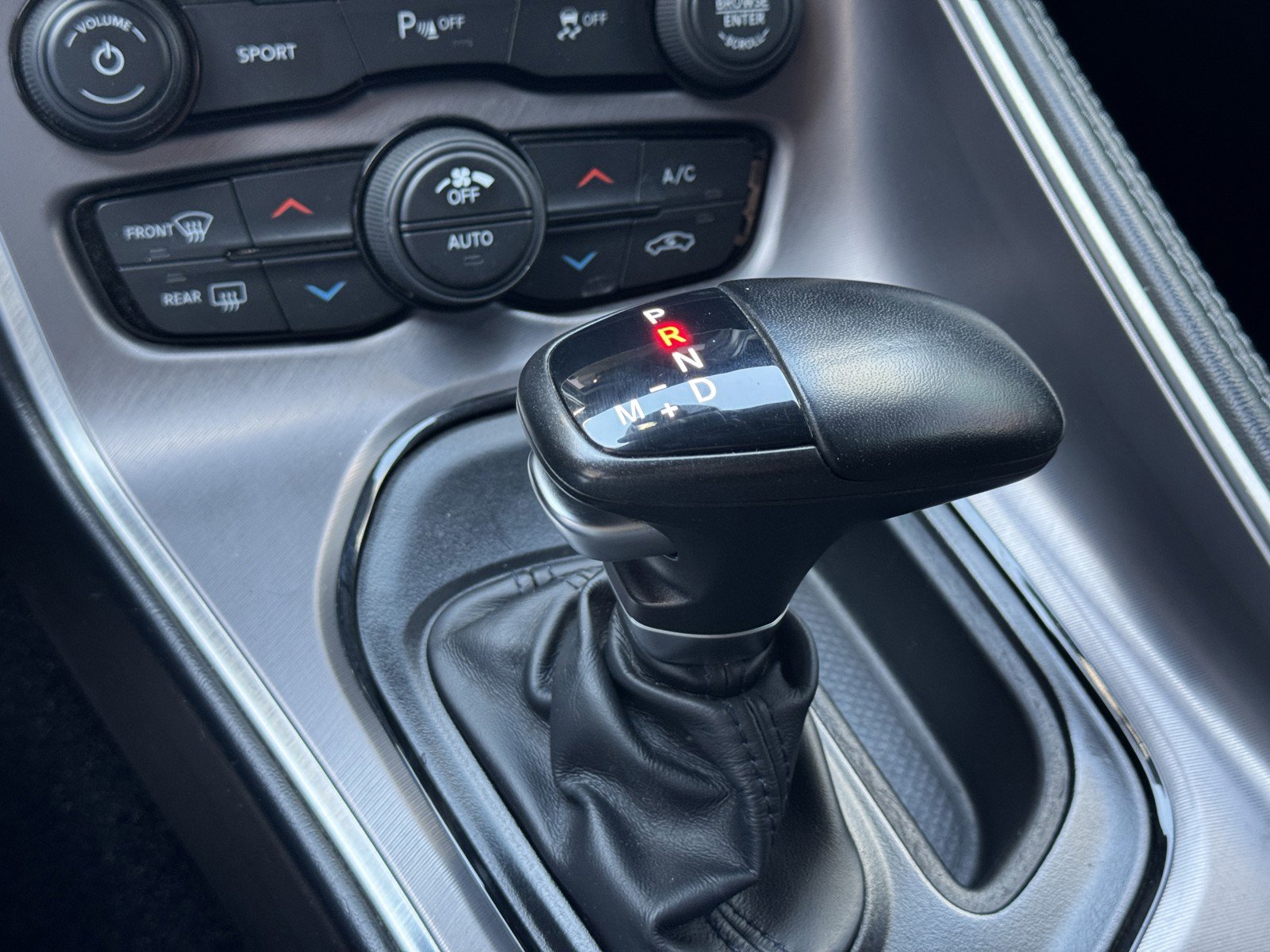 Used 2022 Dodge Challenger R/T w/ Driver Convenience Group RWD image 21