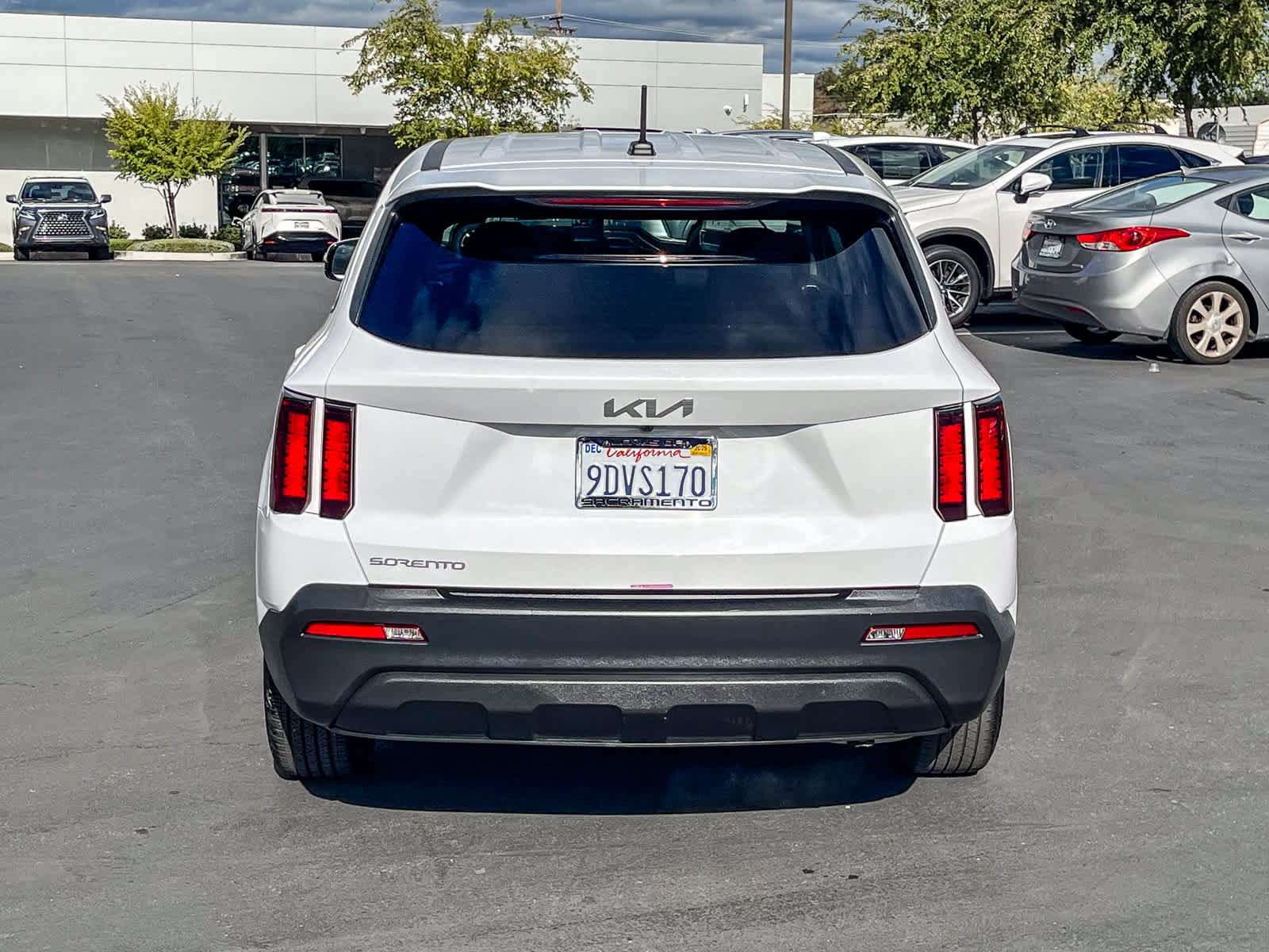 Used 2023 Kia Sorento LX image 3