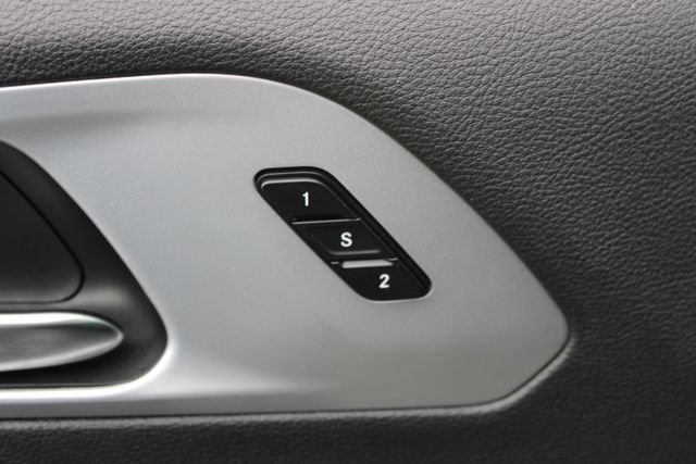 Used 2025 Chrysler Pacifica Limited FWD image 15