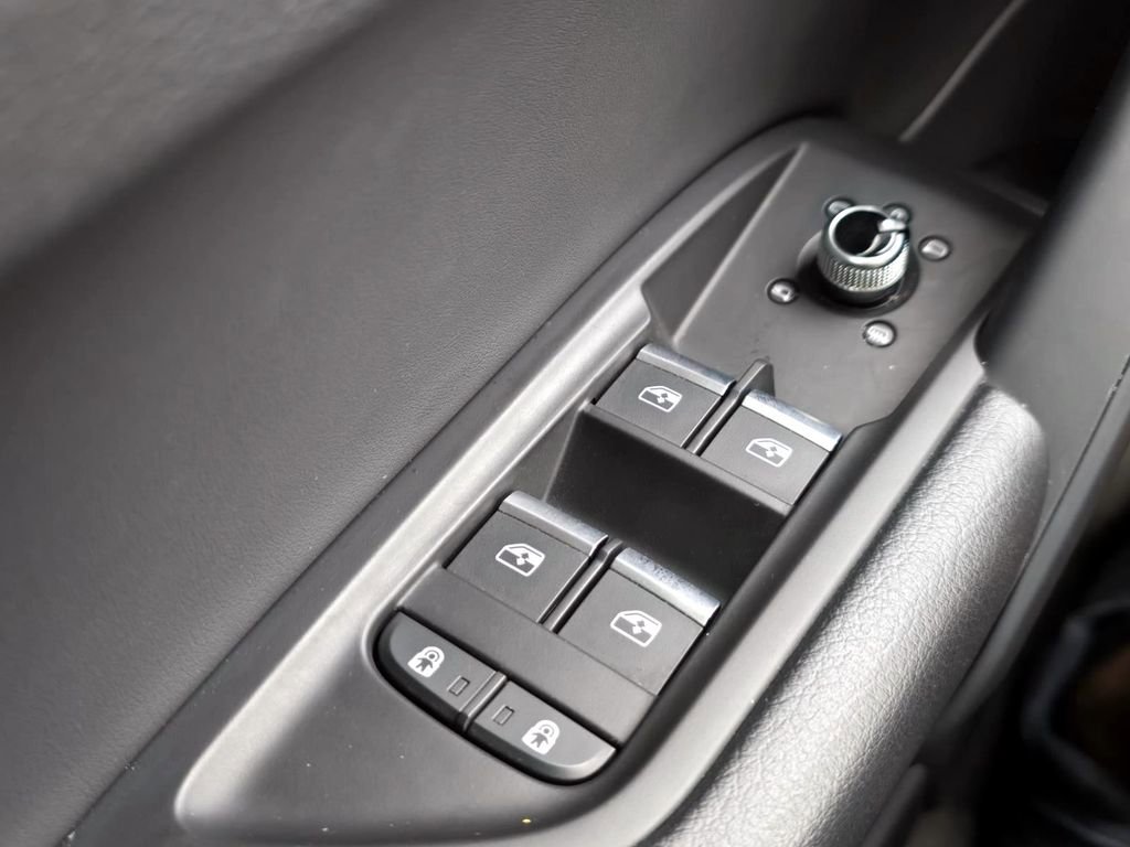 Used 2025 Audi Q5 2.0T Premium image 19