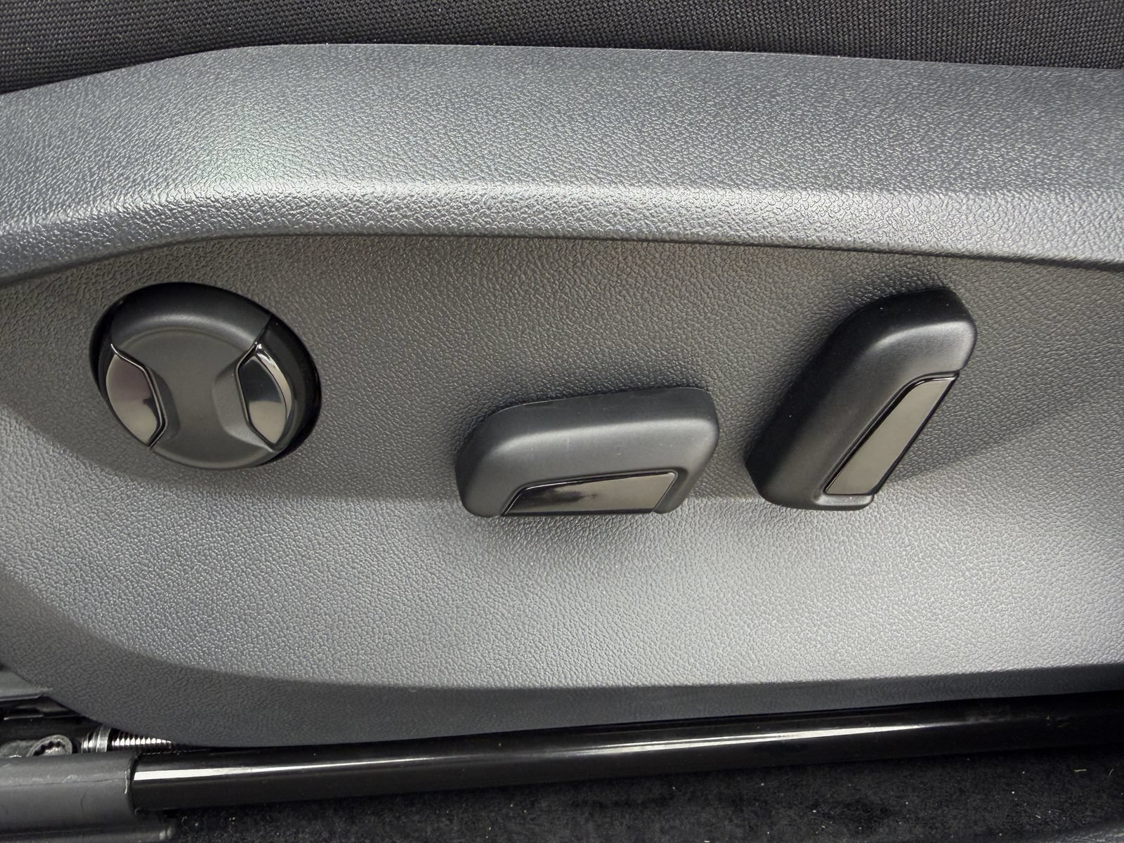 New 2026 Volkswagen Taos SE FWD image 26