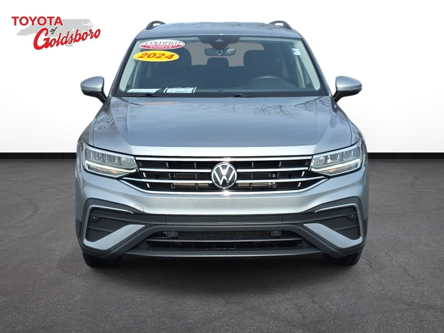 Used 2024 Volkswagen Tiguan S image 2