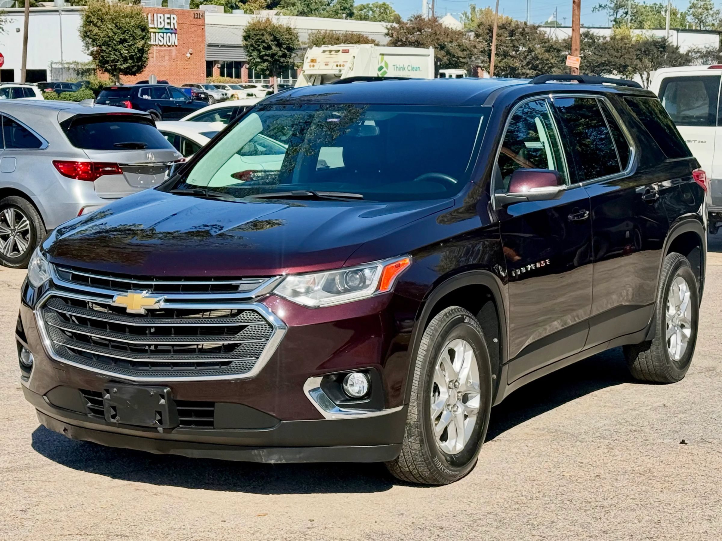 Used 2021 Chevrolet Traverse LT FWD image 2