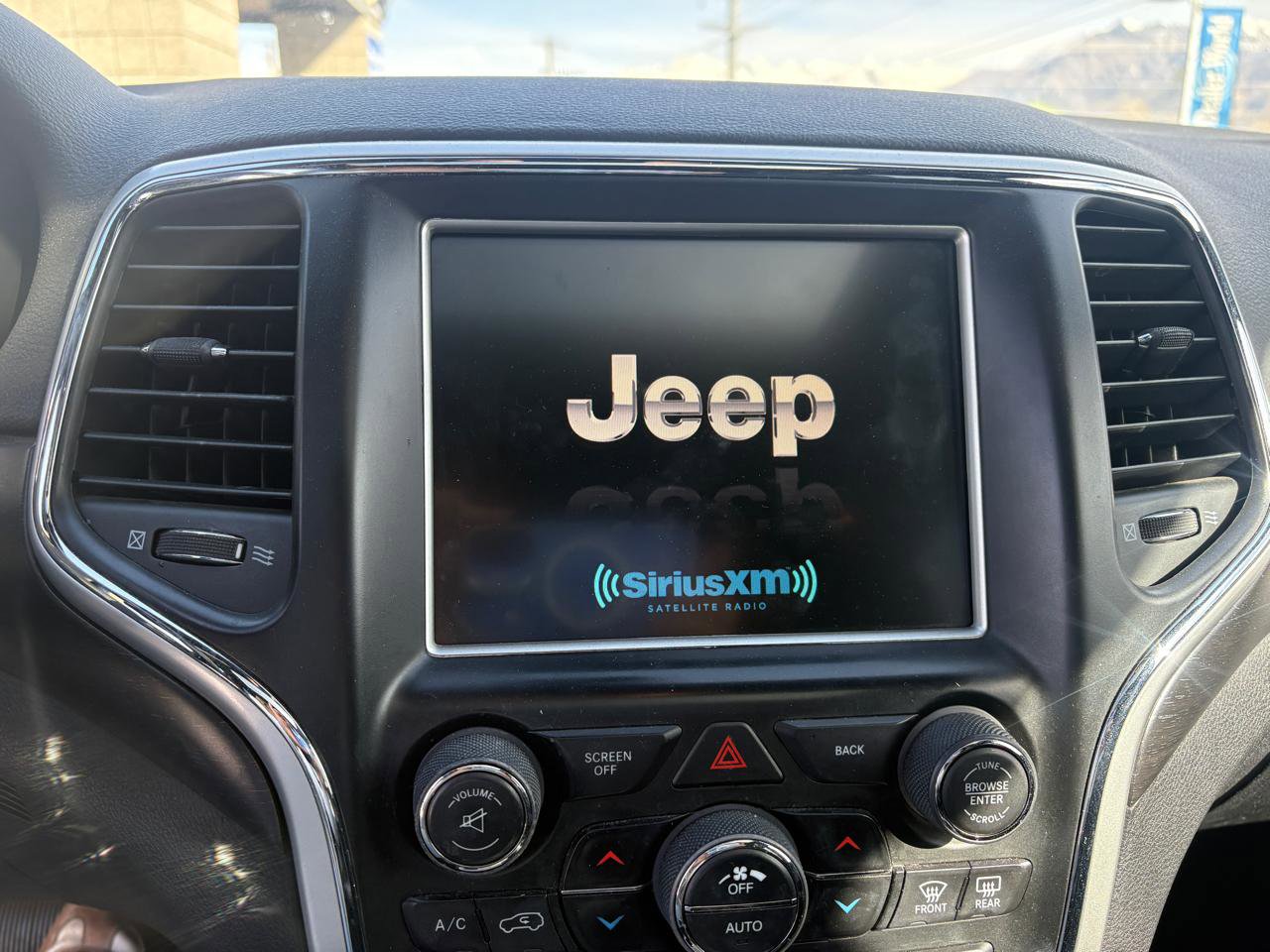 Used 2015 Jeep Grand Cherokee Altitude image 16