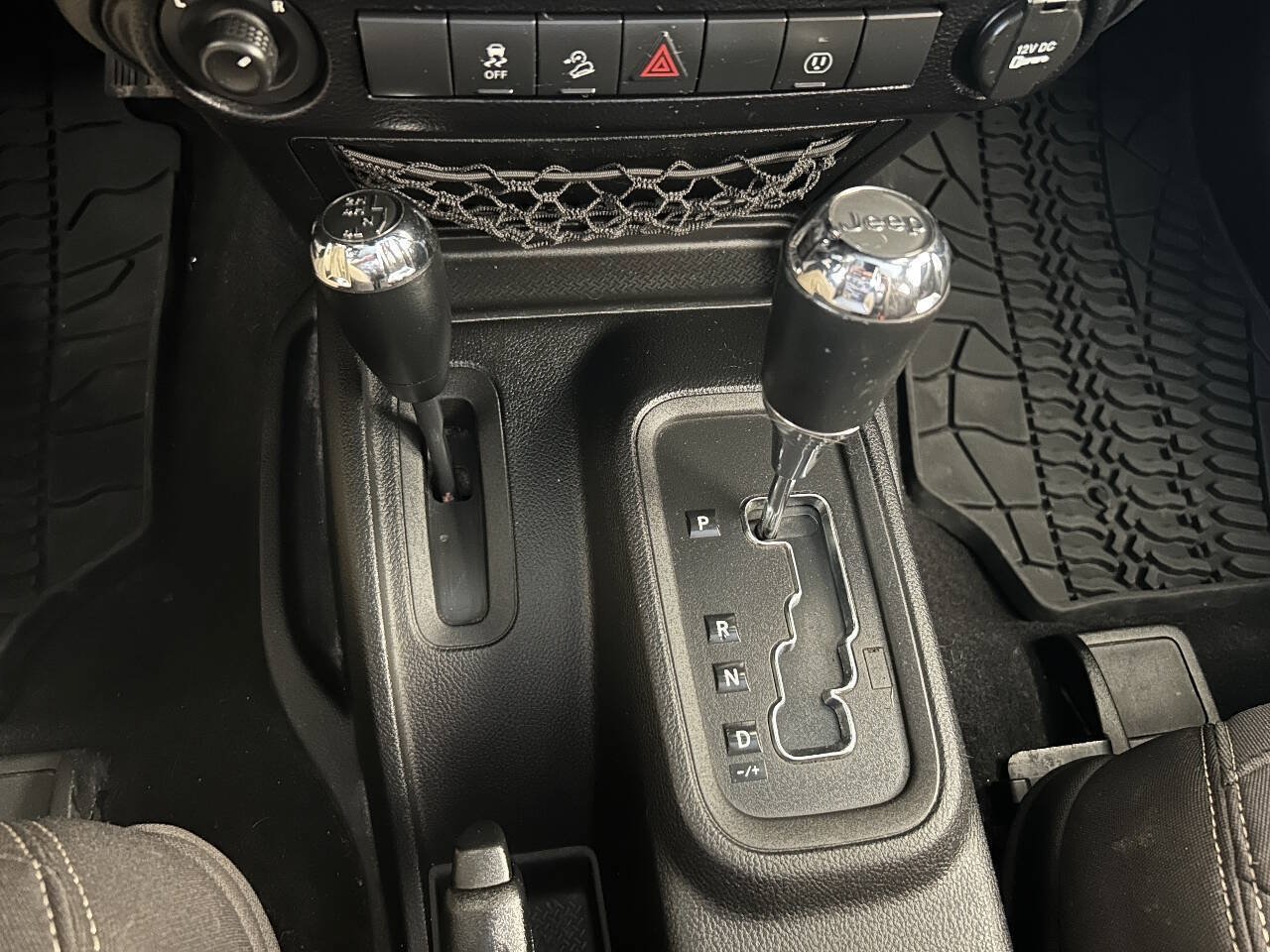 Used 2013 Jeep Wrangler Sahara w/ Connectivity Group AWD/4WD image 17